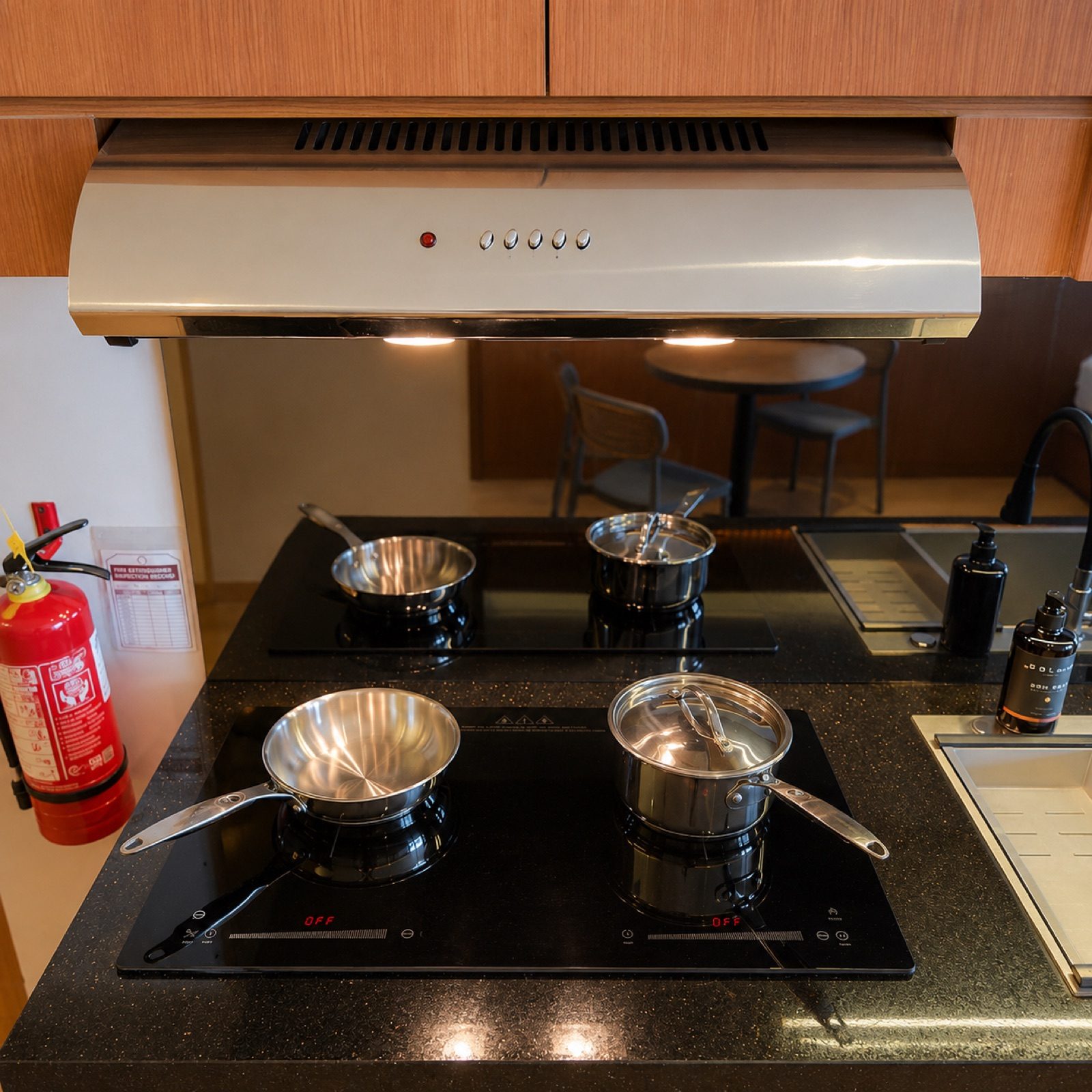 Studio Balcony, the kitchen